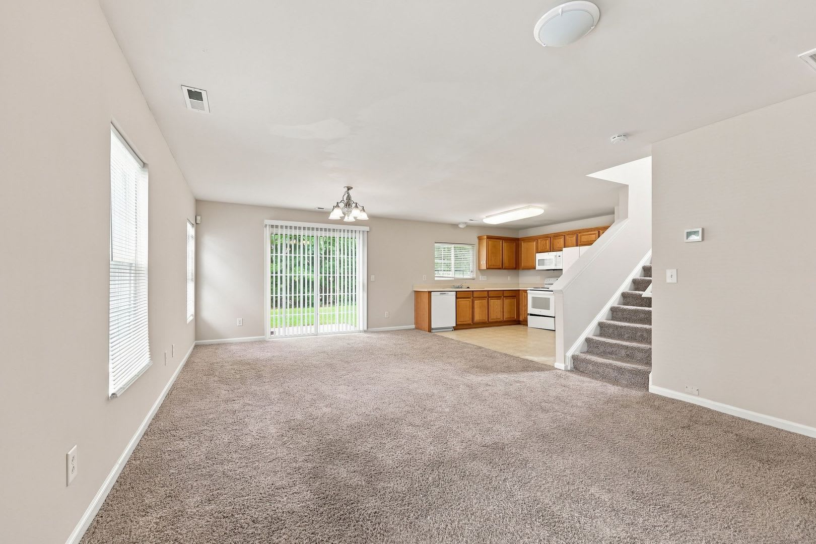Charming 3-Bedroom Home with Spacious Backyard & Garage in Raleigh – photo 3