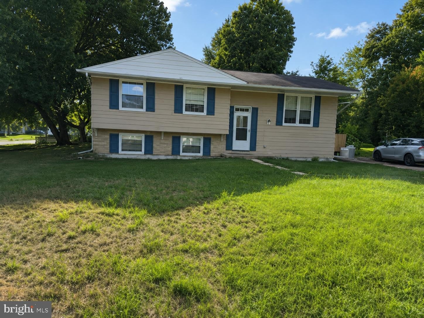 8018 Hammond Street – photo 2