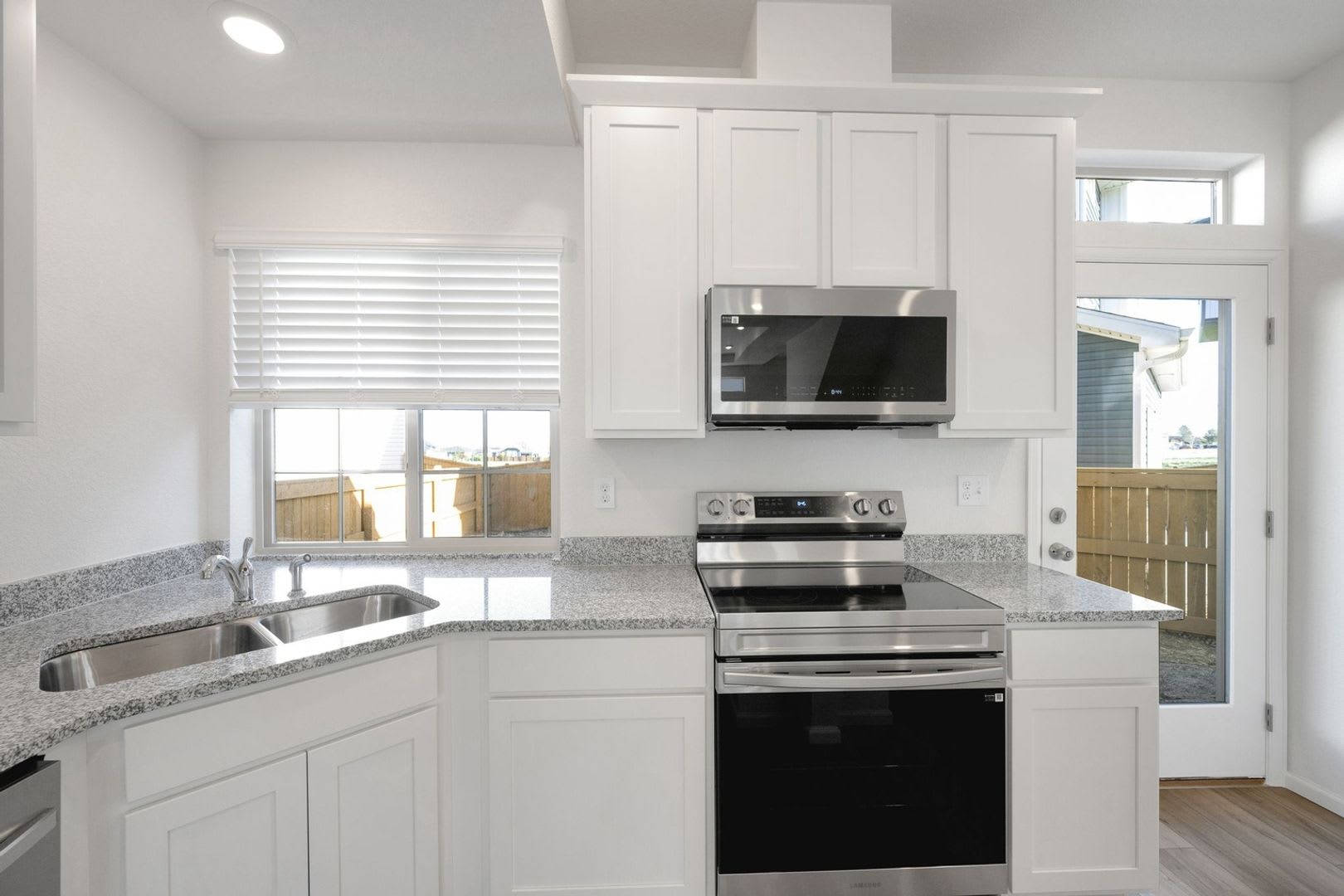 Charming 3BR House in Commerce City – photo 2