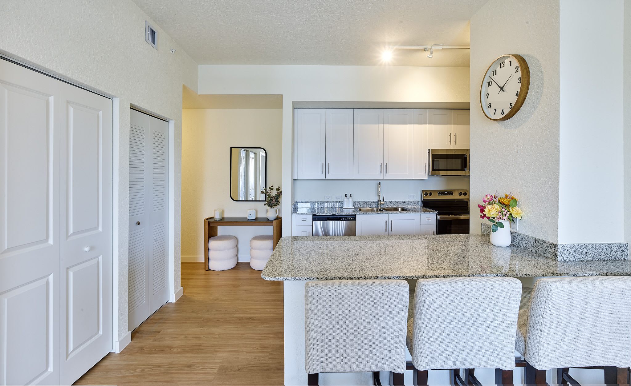 Gateway Luxury Apartments – photo 5