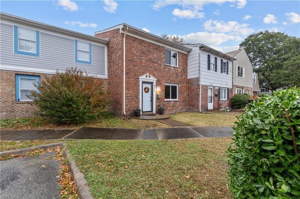 811 S Grosvenor Court – photo 2