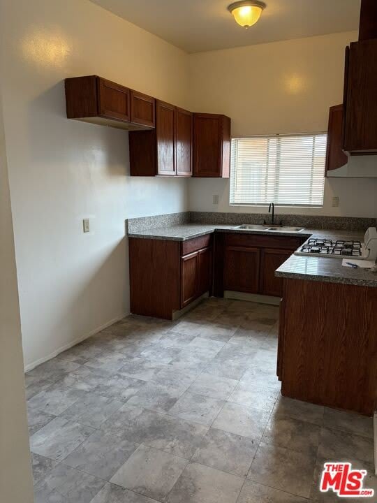 510 W Hyde Park Blvd – photo 2