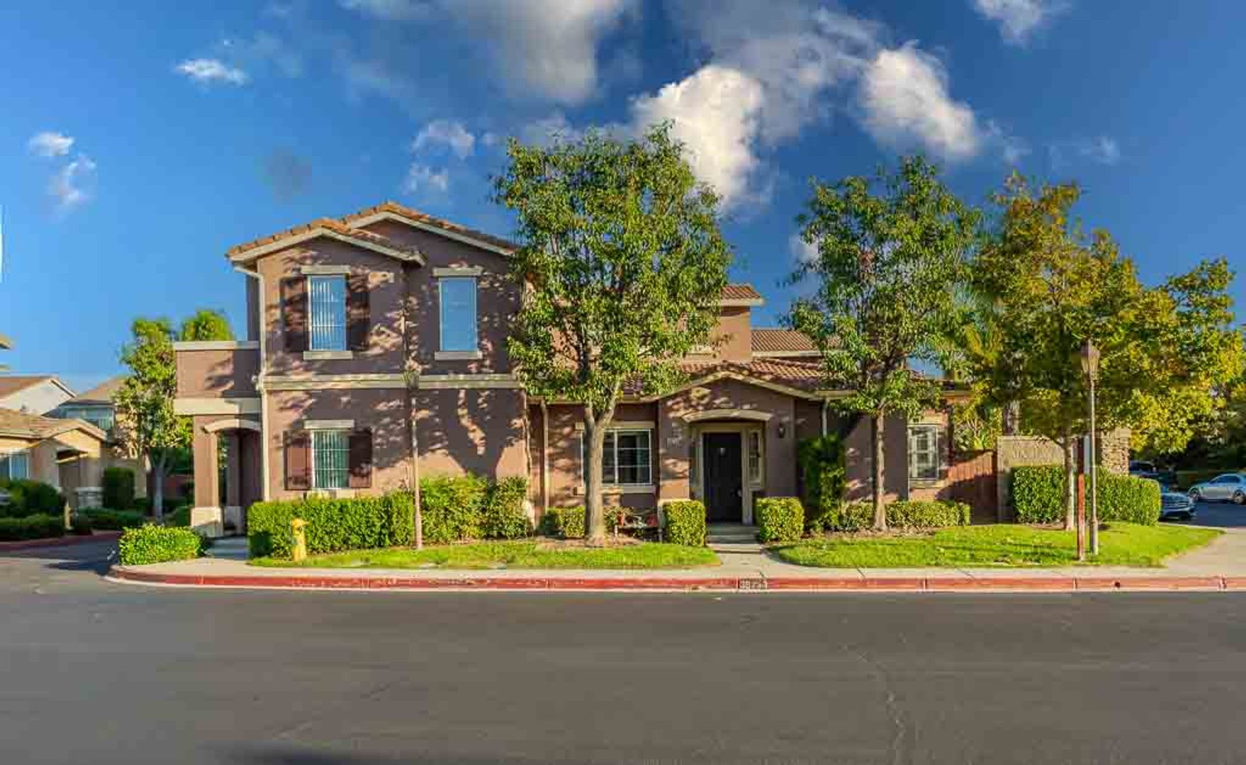Gorgeous Town Home- Gated community- Pool – photo 1