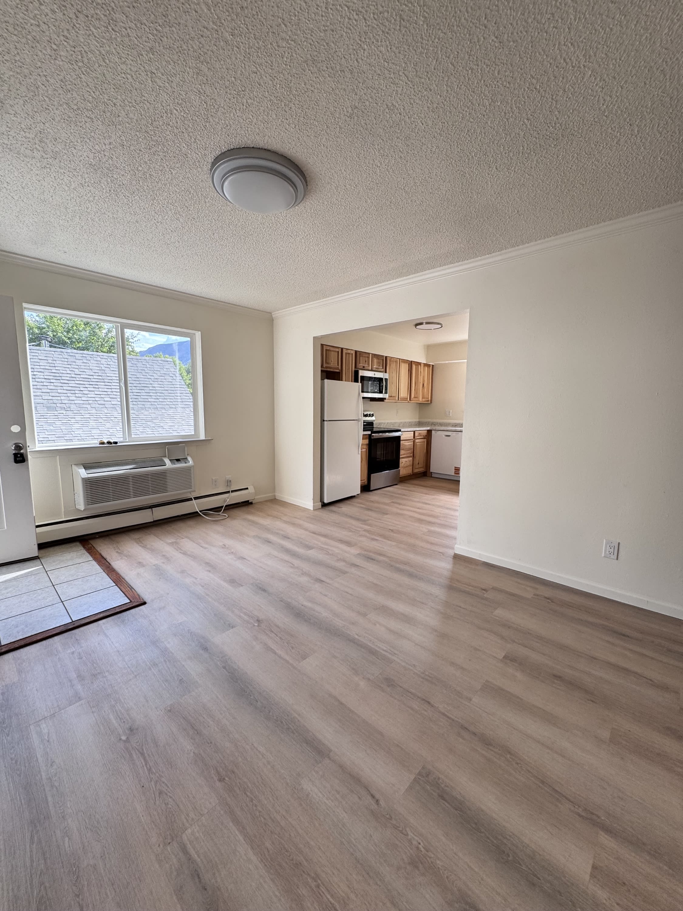 736 Bennett Avenue # 4 – photo 3