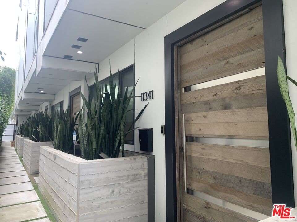 11341 Pearl St – photo 1