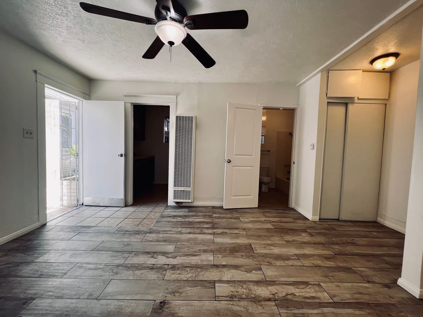 Charming Bluff Park Studio Bungalow Just One Block From The Beach – photo 2