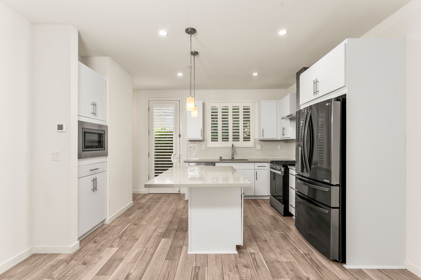 Modern 2 Bed / 2.5 Bath Condo for Rent at The Mill at Broadway – photo 5