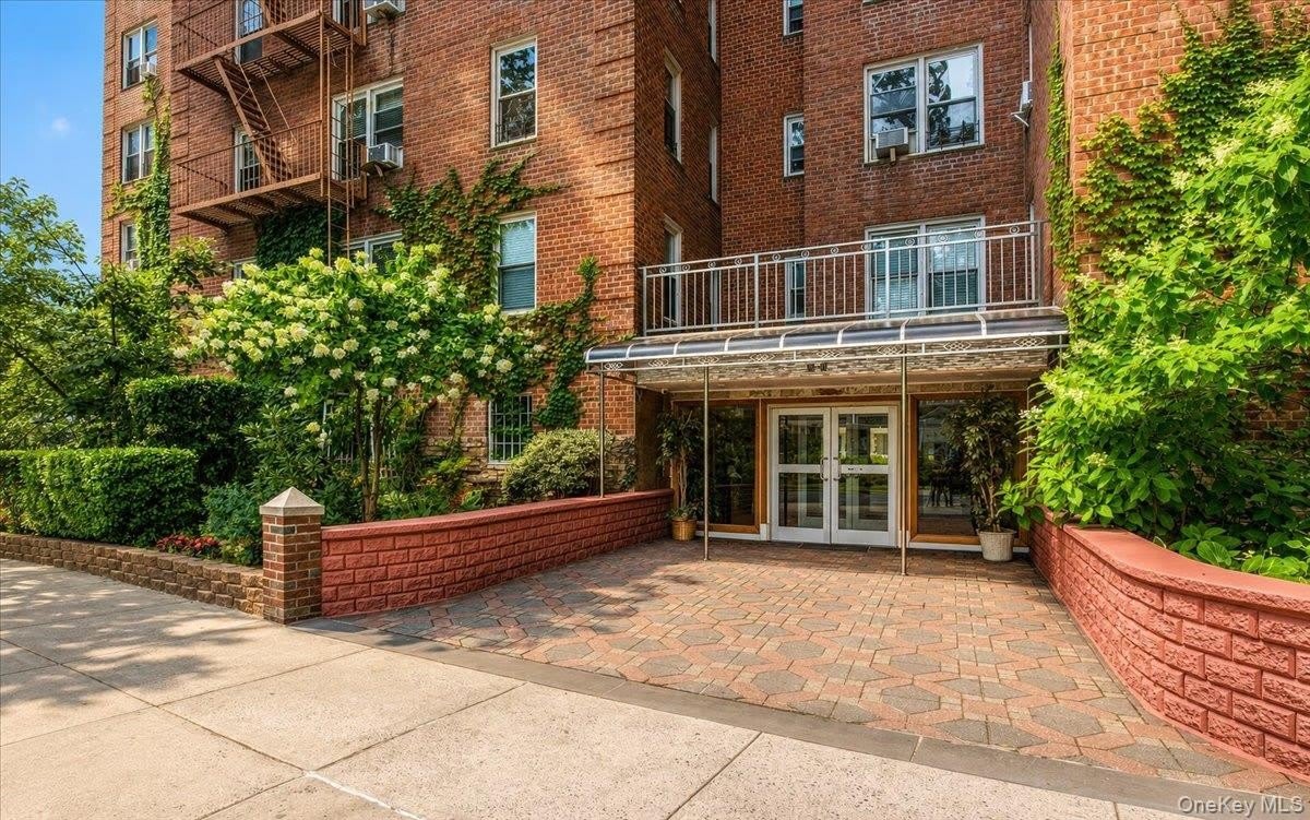 82-40 Austin Street – photo 3