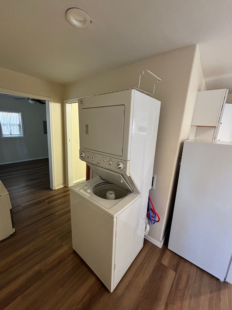1 Bedroom Home In North Pole Washer Dryer In Unit – photo 3