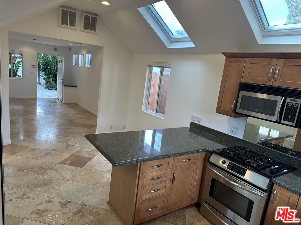 2454 Penmar Avenue – photo 4