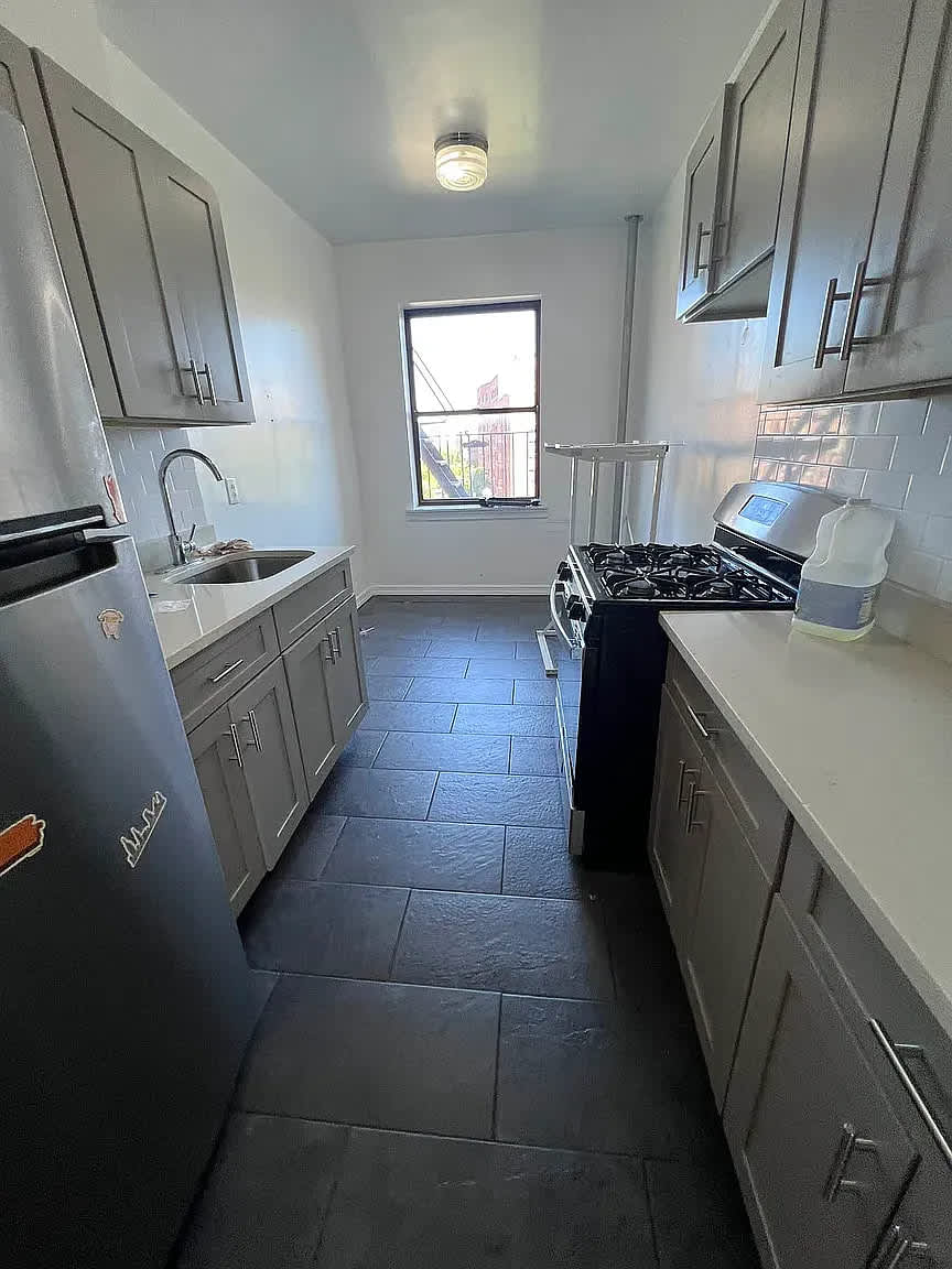 2397 Morris Ave Apt 21J – photo 2
