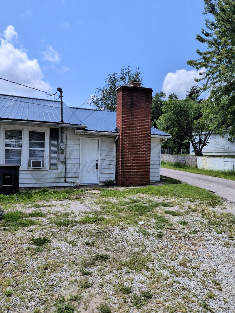 SPECIAL: 1/2 OFF FIRST MONTHS RENT for Lovely Ranch 3 Bedroom Duplex! – photo 2