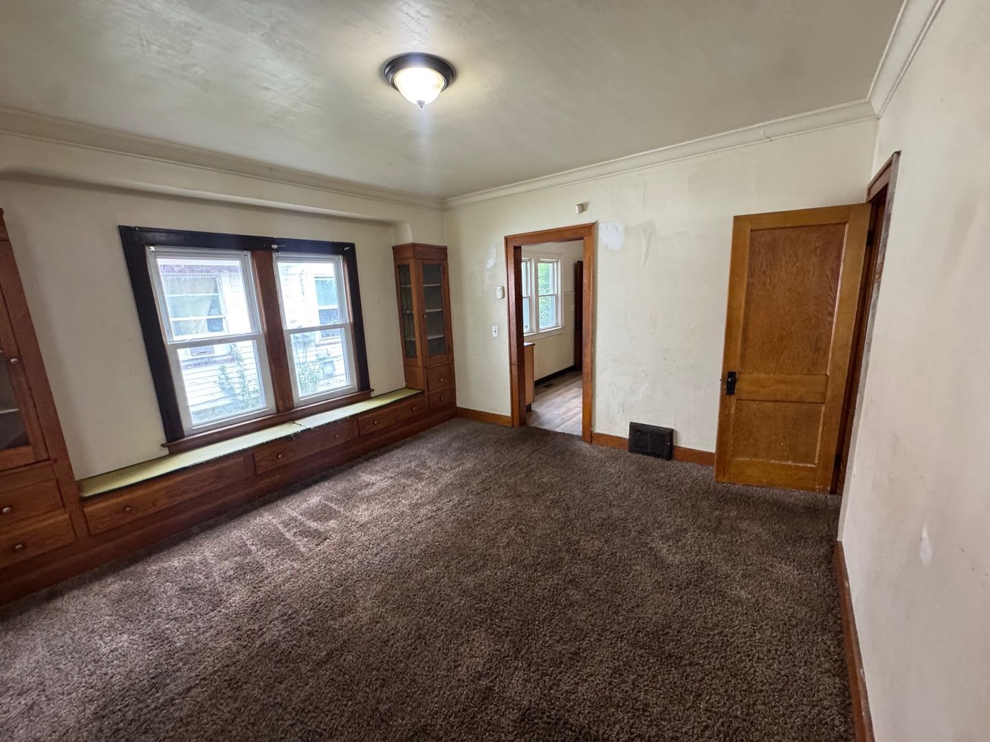 Charming 4-Bedroom Property in Prime Location – photo 5