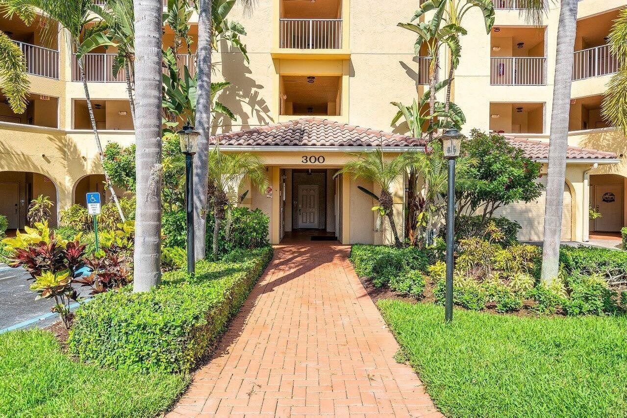 300 Uno Lago Drive – photo 3