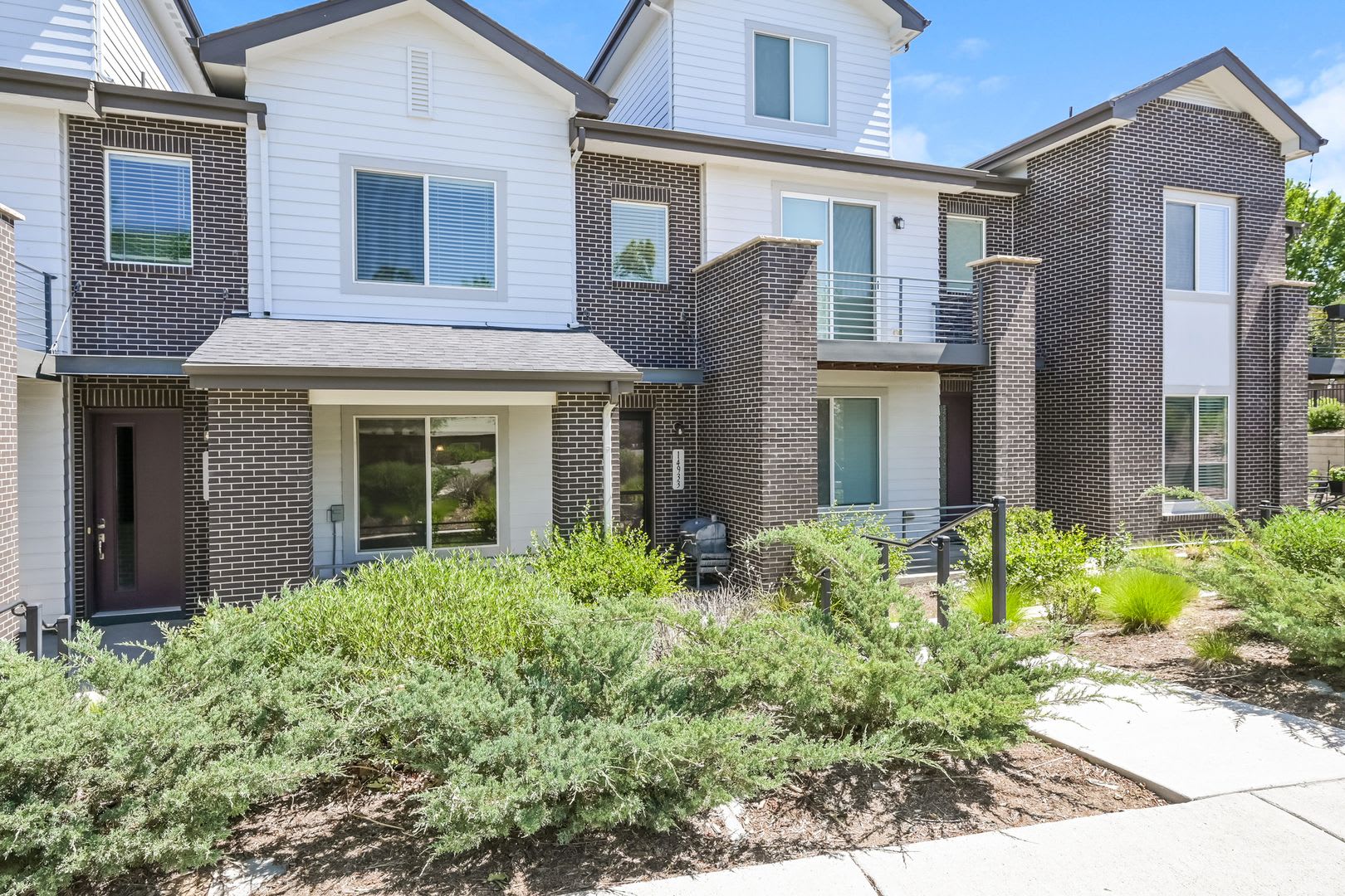 Beautiful 3 Bed 2 5 Bath Townhome – photo 1