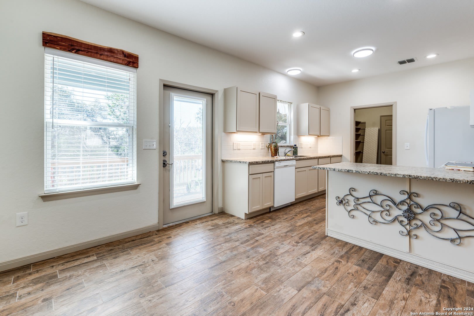 2336 Hornsby – photo 4