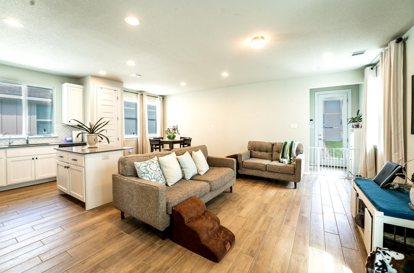 Move In Ready 3 Bedroom Rental In Casetta Ranch Available August 15Th – photo 4