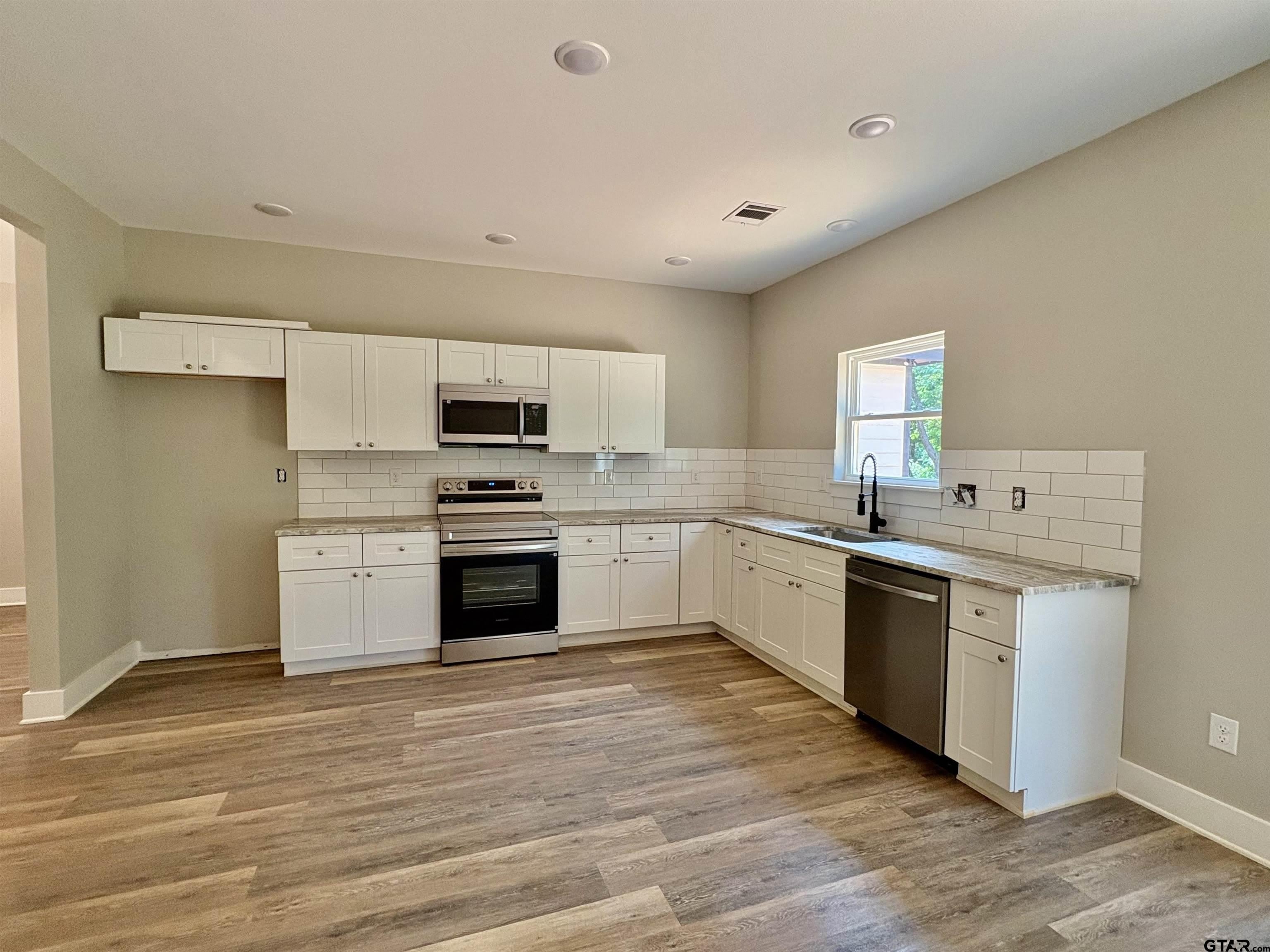 682 El Paso Dr – photo 3