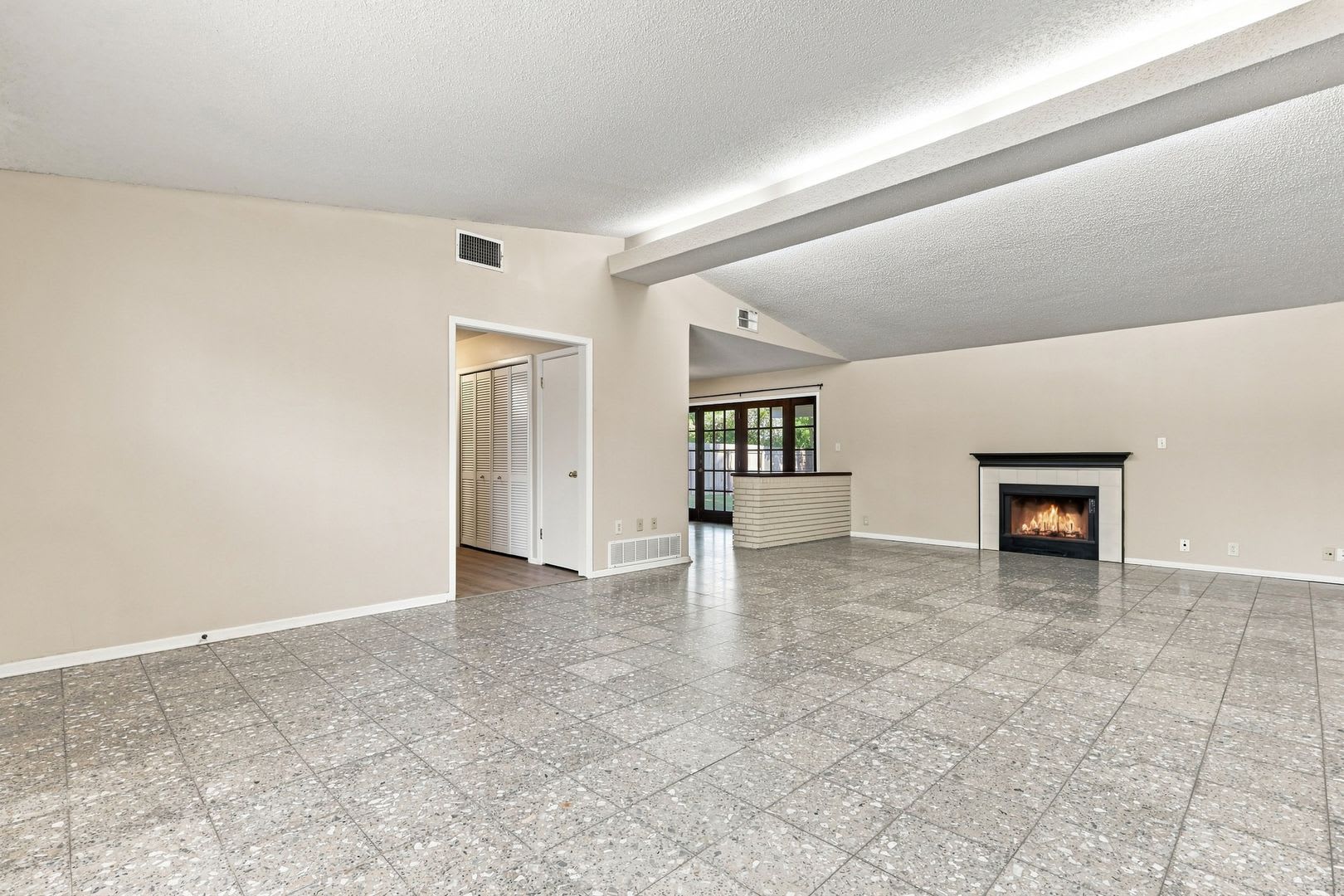Prime North Central Location! – photo 4