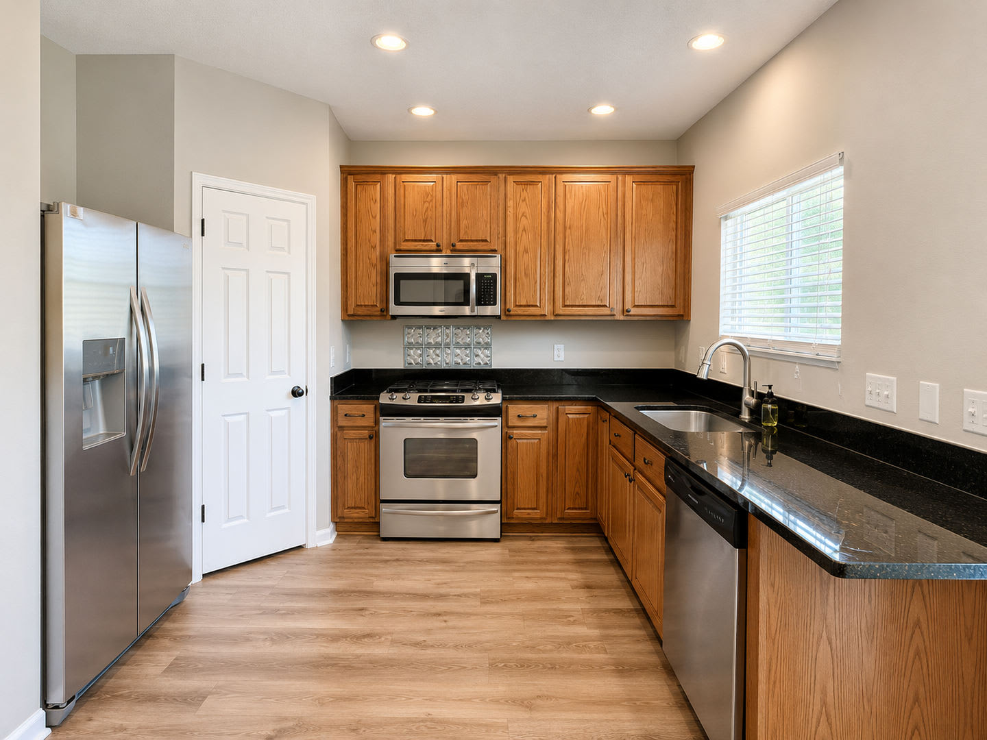 Beautiful 3 Bedroom Townhome With Pond View Lawn Care Included Convenient Whitsett Location – photo 5