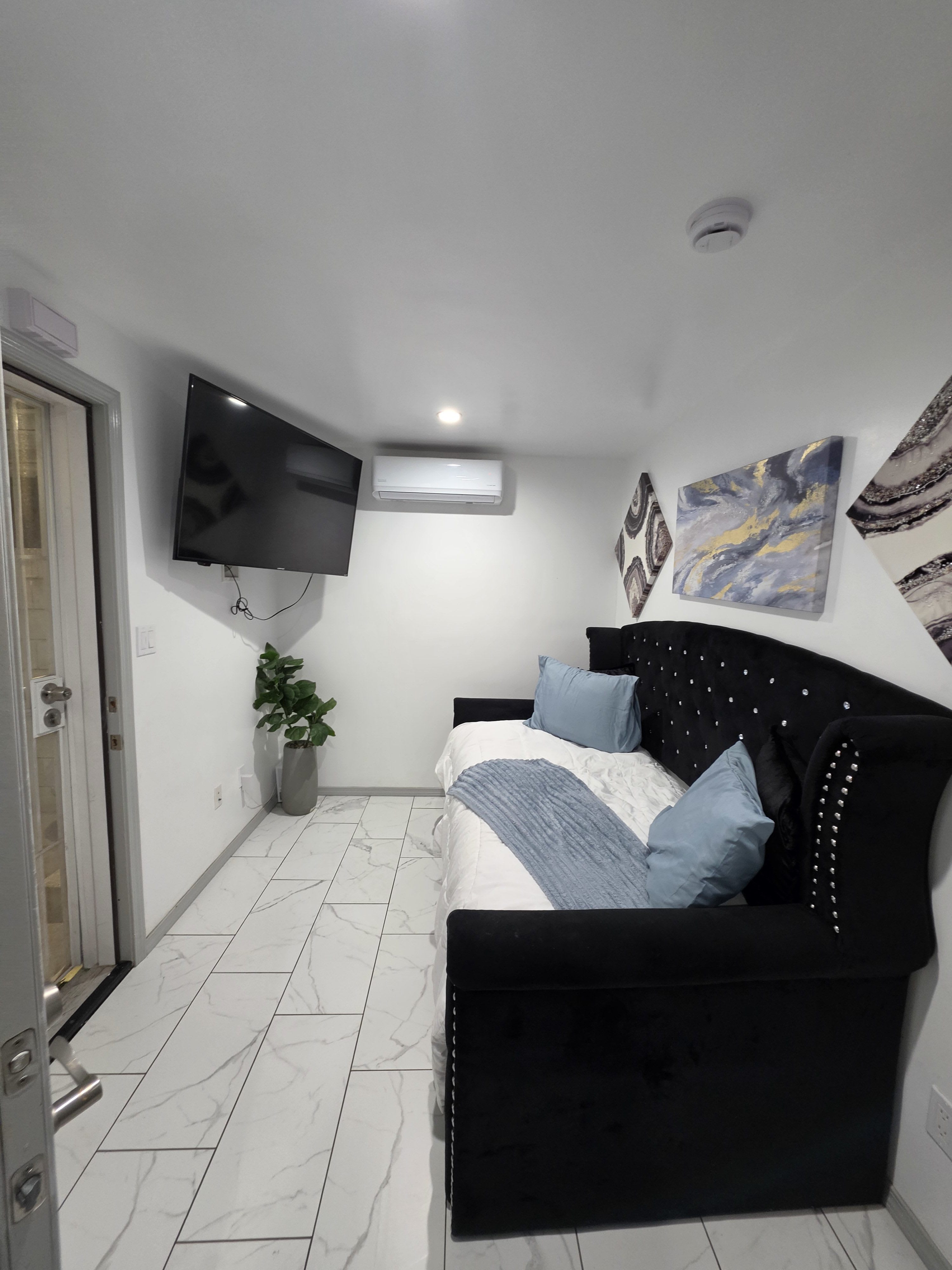 124 1/2 East 135th Street – photo 1