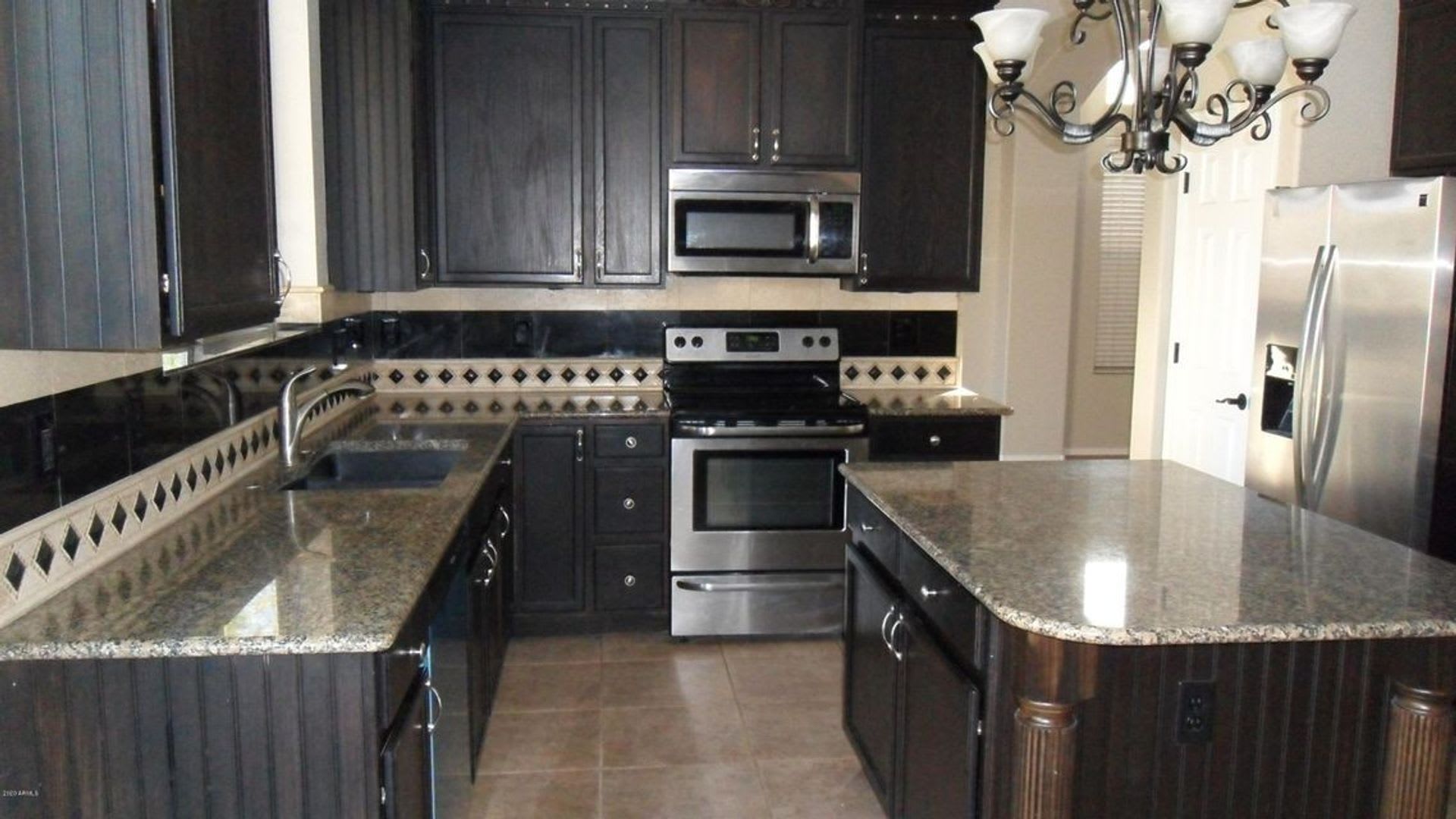 Large 5 Bedroom with Sparkling Pool North Peoria! – photo 3