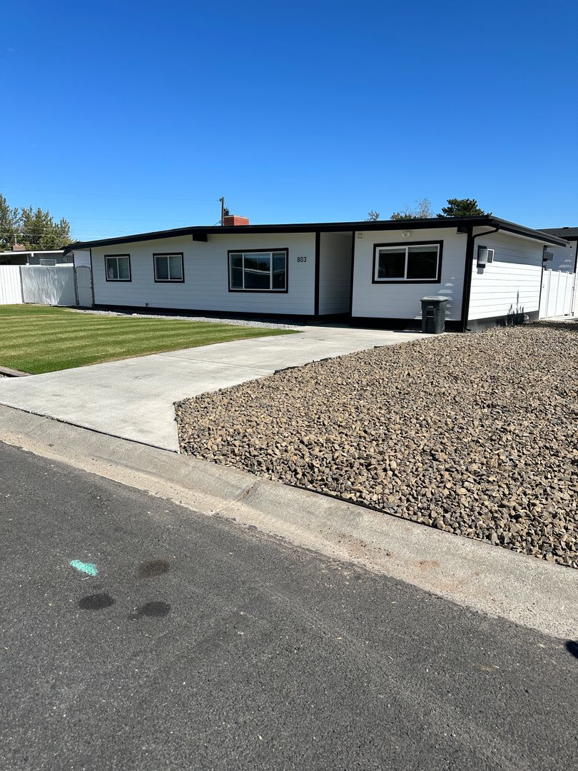 Completely Remodeled 4 Bedroom 2 Bath Home for Rent W/ 30x30 Shop!! – photo 2