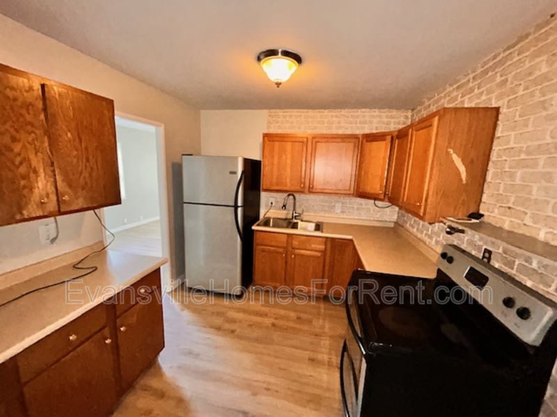 300 North Park Dr – photo 3