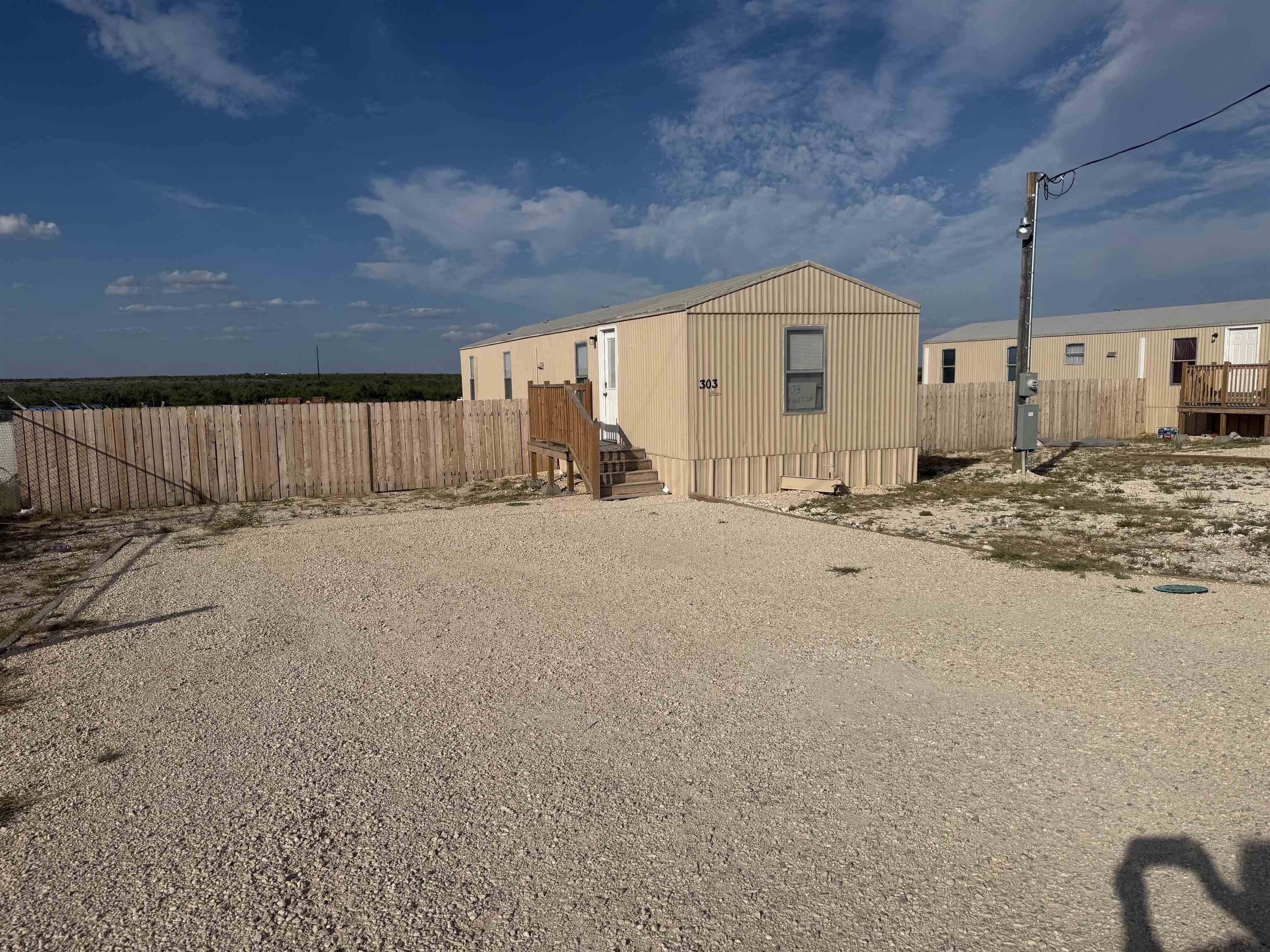 303 Lewis – photo 2