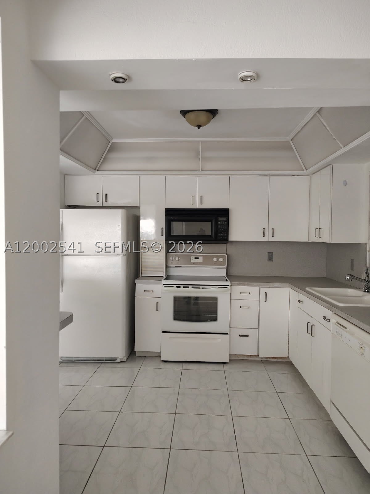 200 NE 12th Ave – photo 5