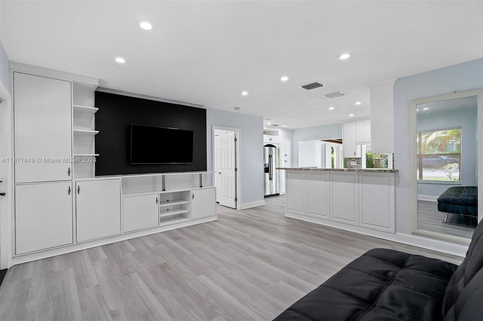 804 Southeast 6th Court – photo 2