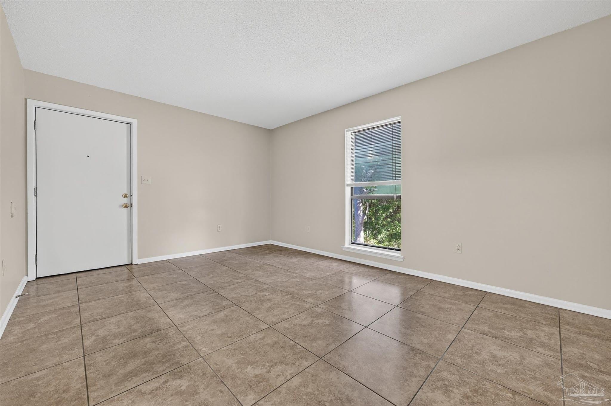 700 N Palm Blvd – photo 2