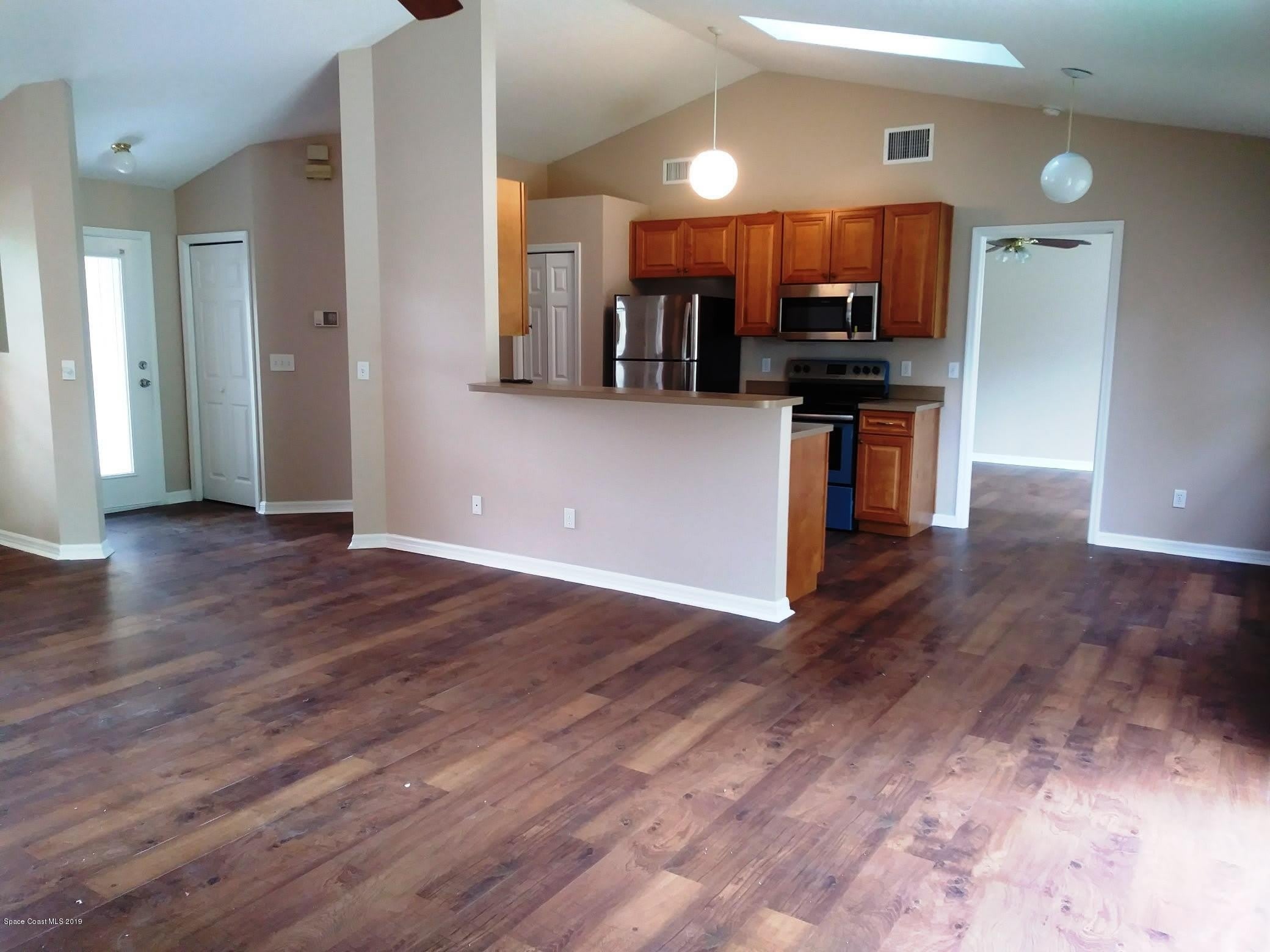 1304 Scottish Street SW – photo 2