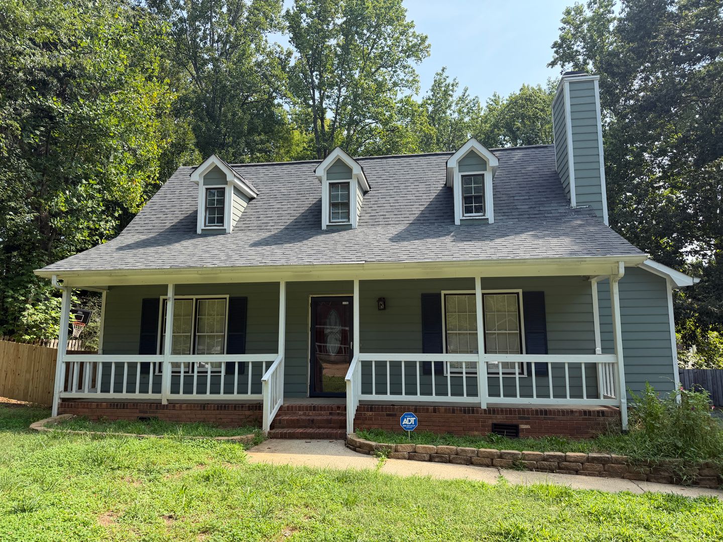 Spacious 4 Bedroom Home with Large Fenced Yard & Back Deck – photo 1