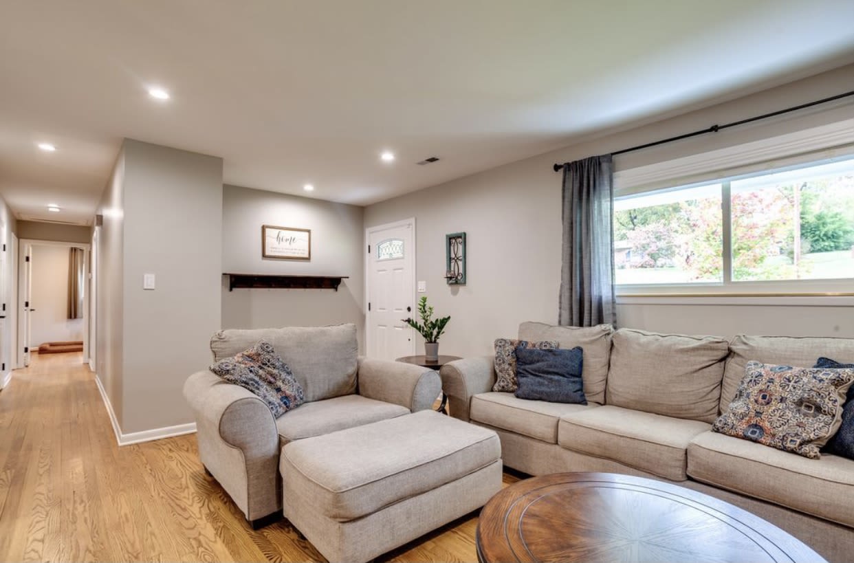 7532 Luscombe Drive – photo 2