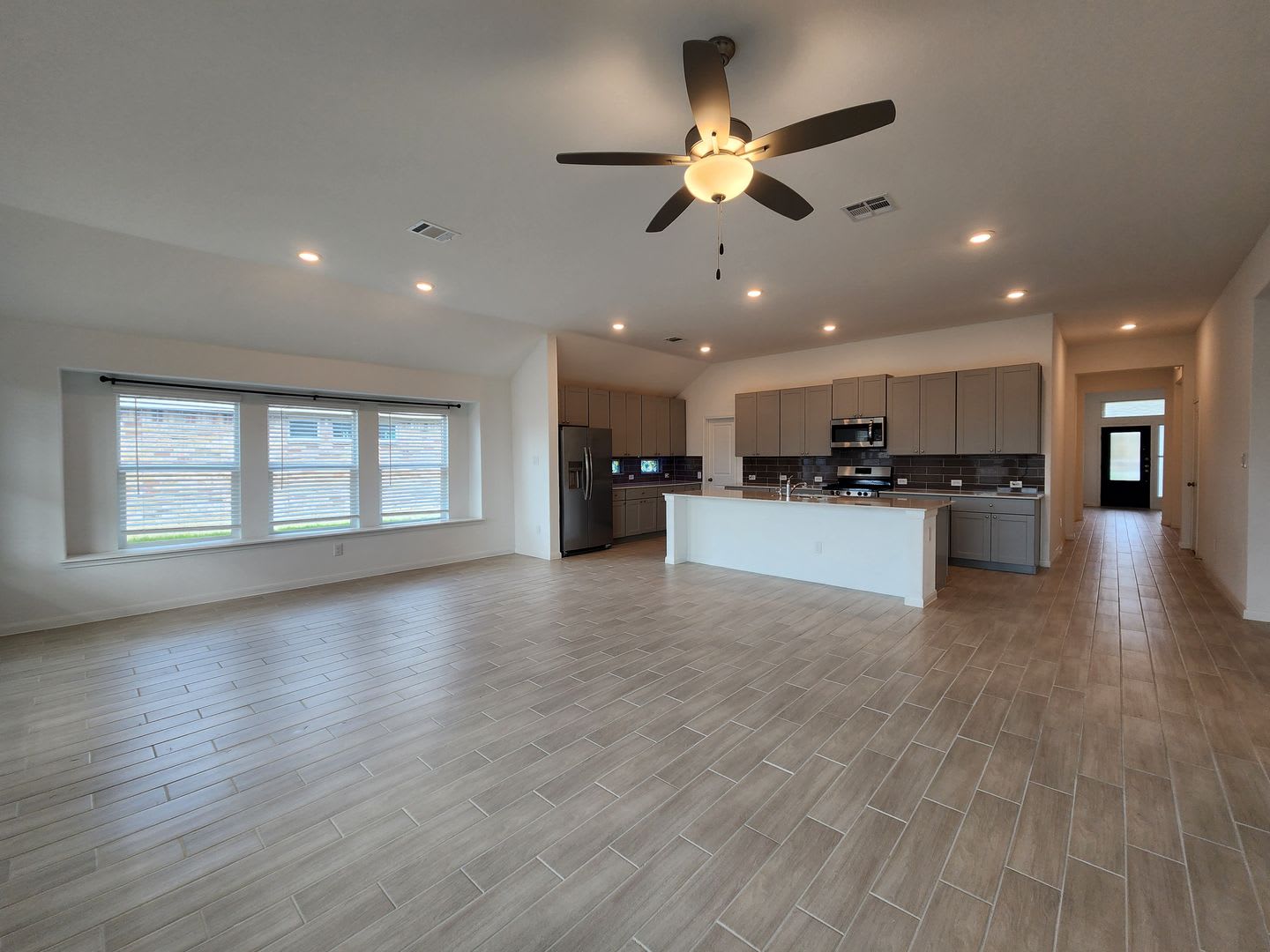 Free Rent Navarro Ranch 4 3 2 With A Bonus Room Fridge Included Covered Patio Fenced In Yard Navarro Isd – photo 2