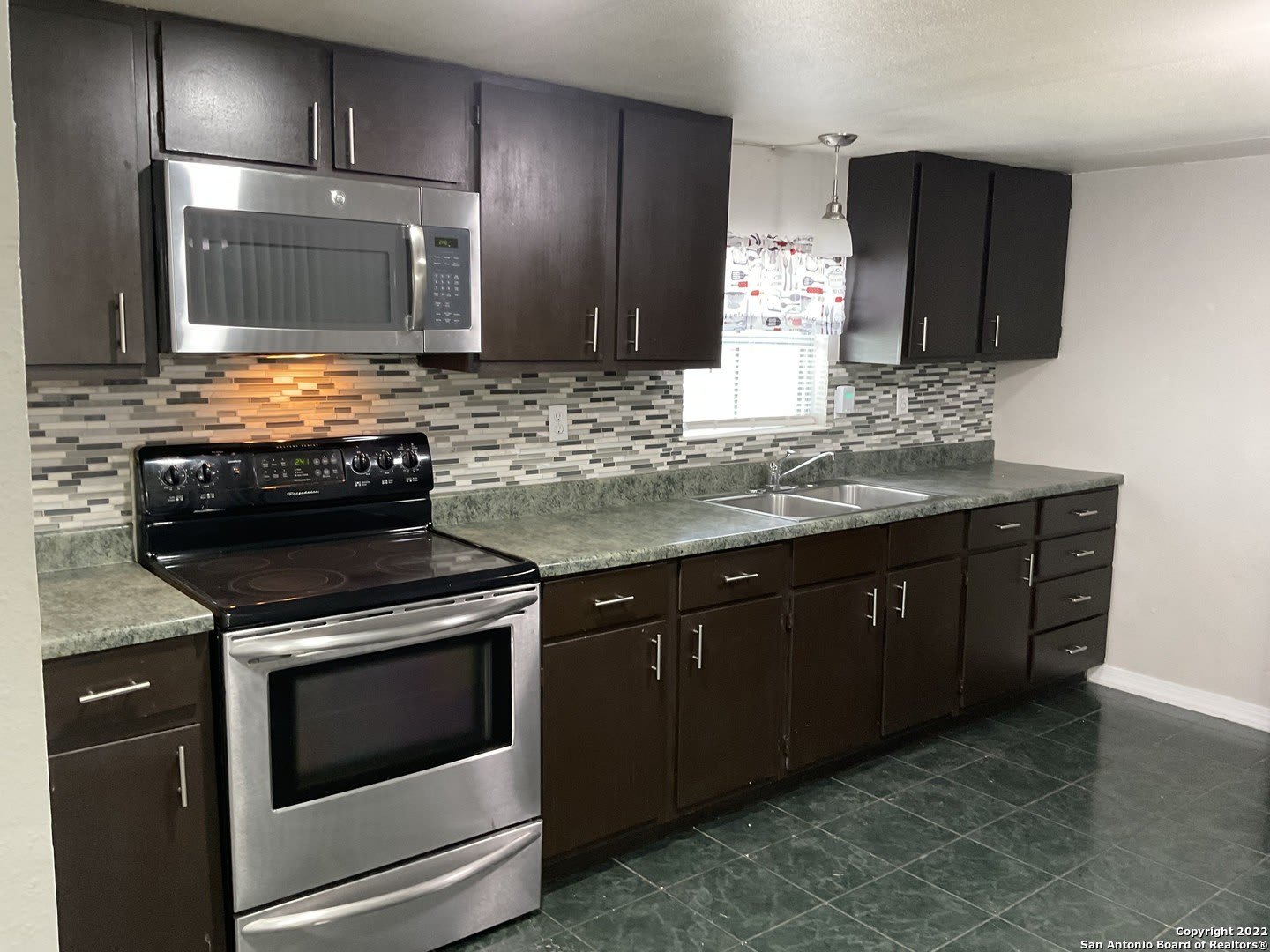 11916 GRAPEVINE ST – photo 5
