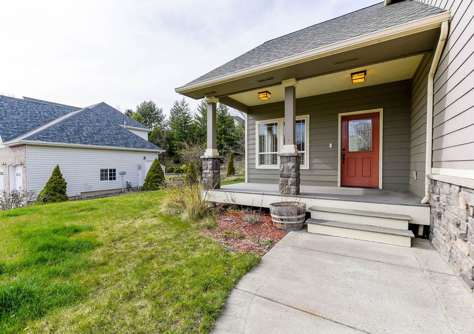 Beautiful 3 bed/2.5 bath single family home w/attached 2 car garage – photo 4
