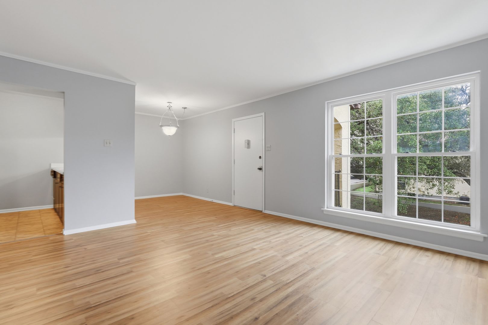 Charming 3rd-floor 2-bed condo – photo 5