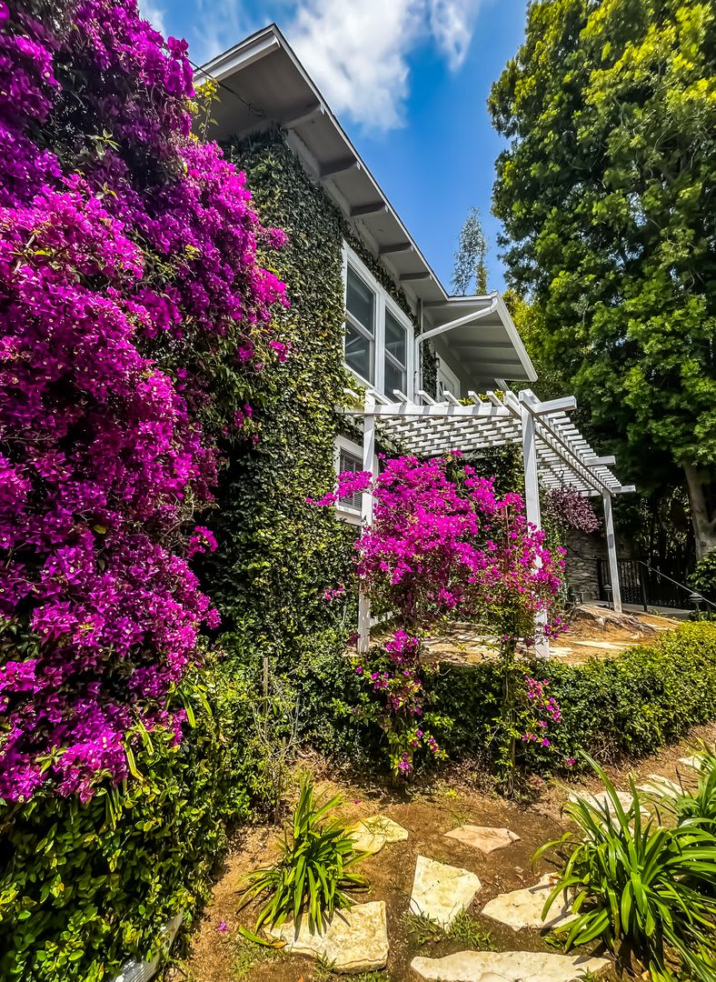 *OPEN HOUSE Sun 8/30 1pm-2pm* Unbelievable Stand-Alone 2-Bedroom House in Prime West Hollywood Hills – photo 3
