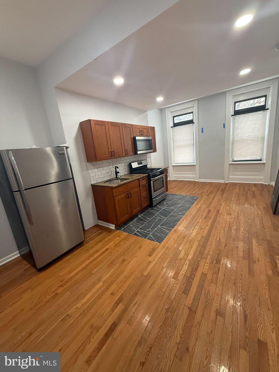 1734 W GIRARD Avenue – photo 4