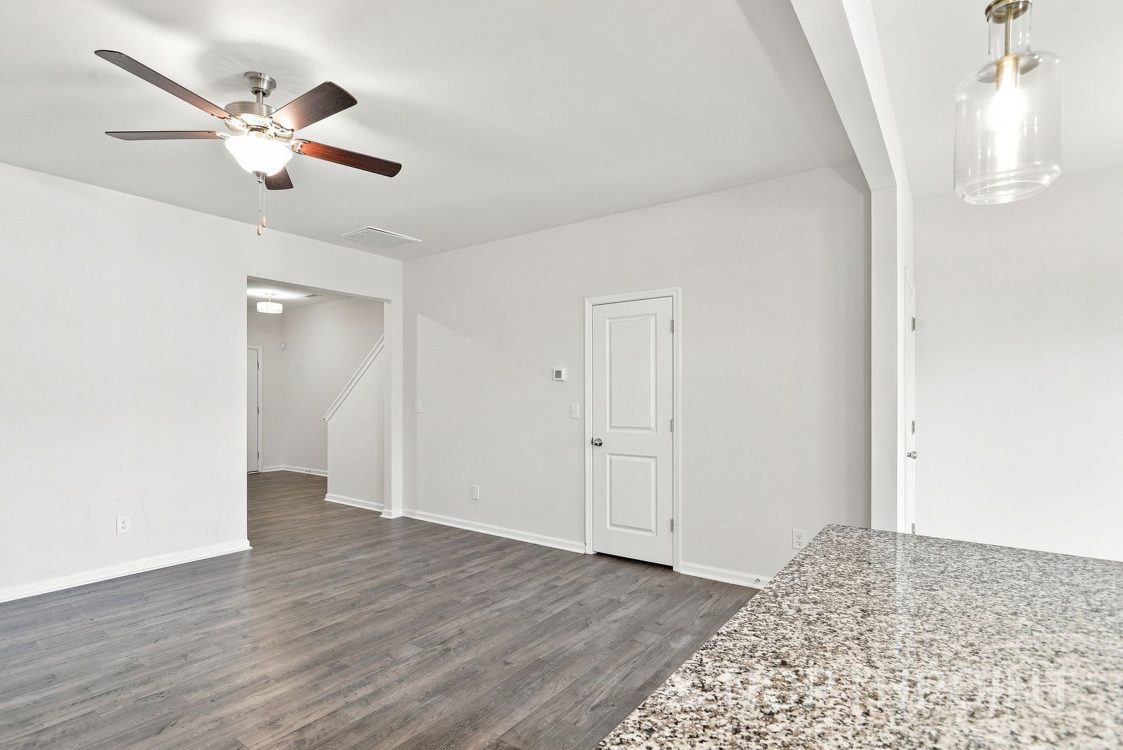 3 bedroom townhome available now! – photo 4