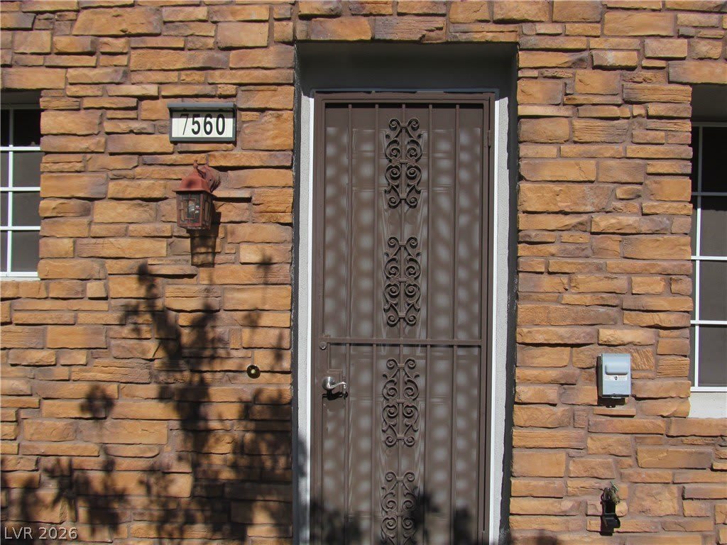 7560 Nicklin Street – photo 2