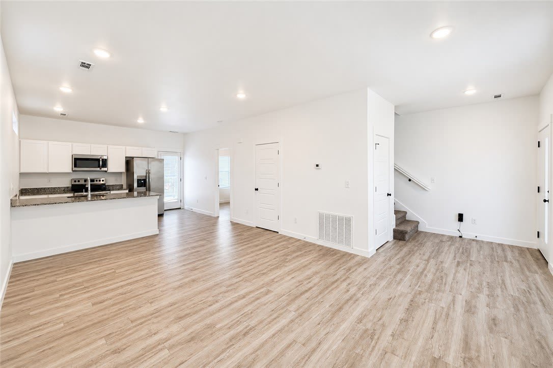 1031 Boardwalk Avenue – photo 5