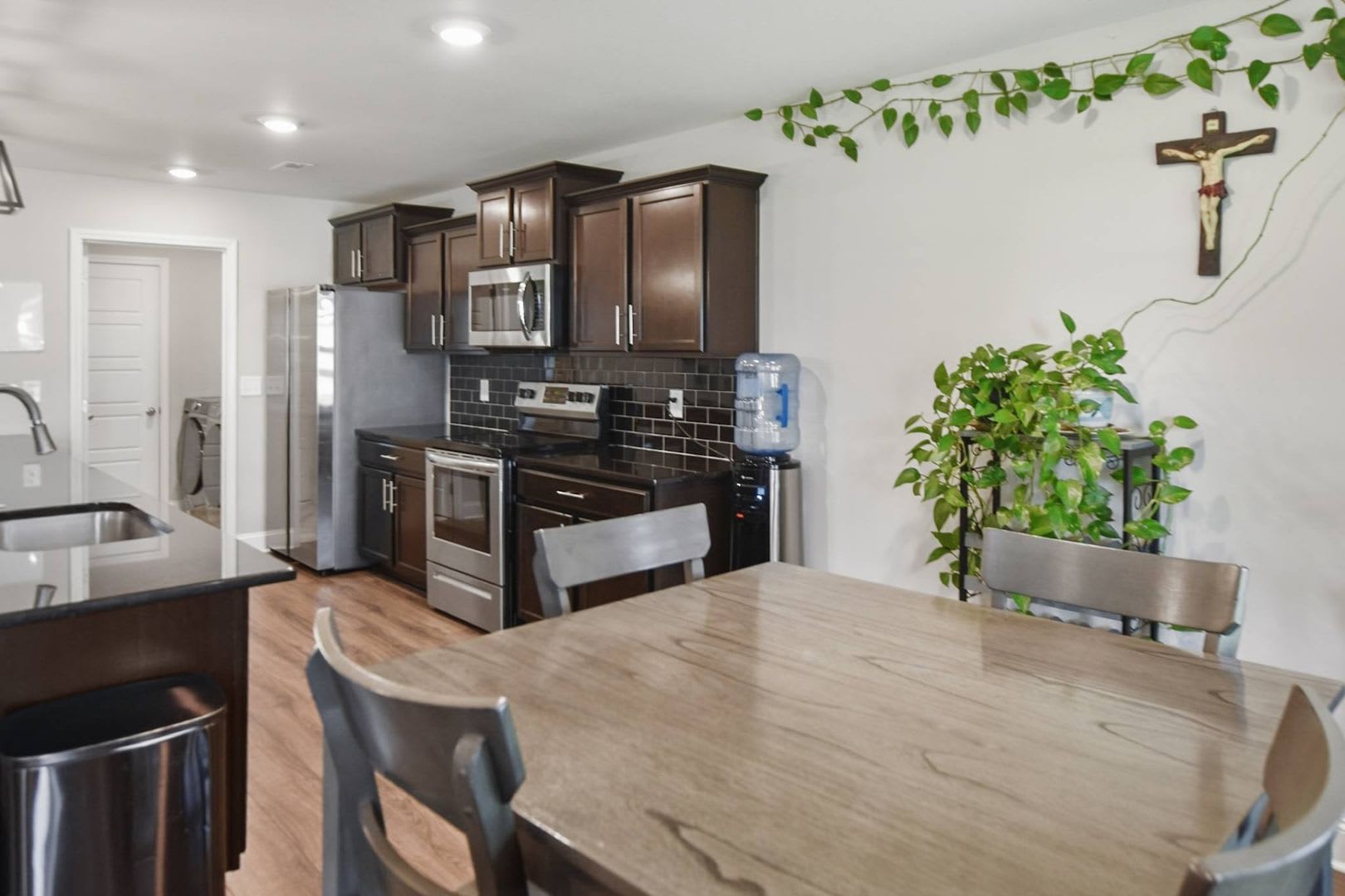 Pet Friendly Three Bedroom! – photo 5