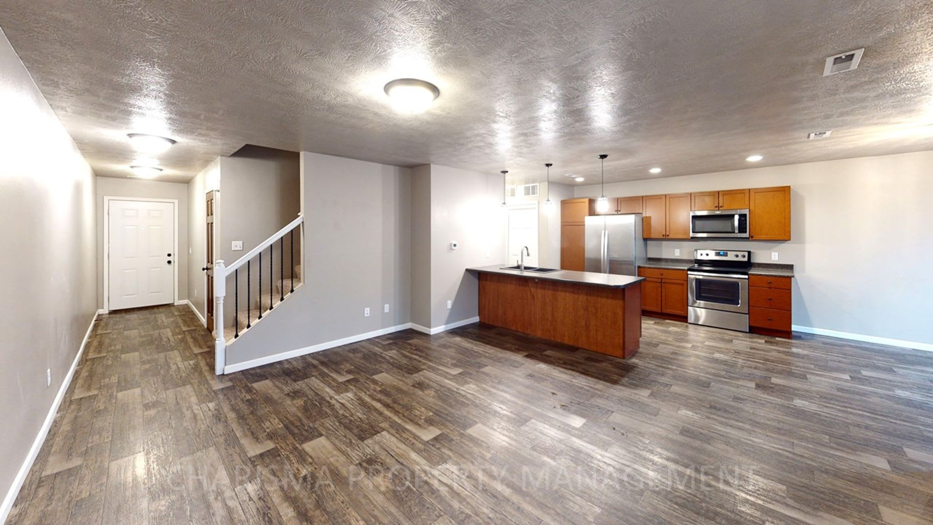 SPACIOUS 3 BEDROOM TOWNHOME!! – photo 2