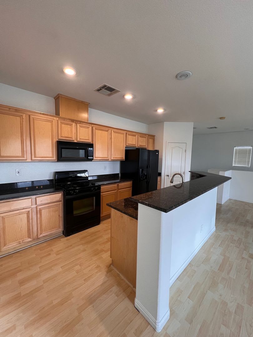 Southwest / Gated / Community pool and spa – photo 4
