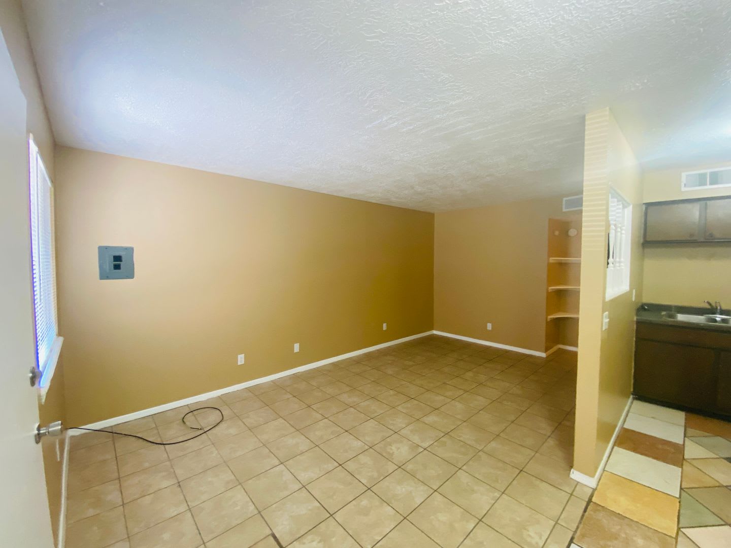 1 Bedroom 1 bath unit available now! – photo 3