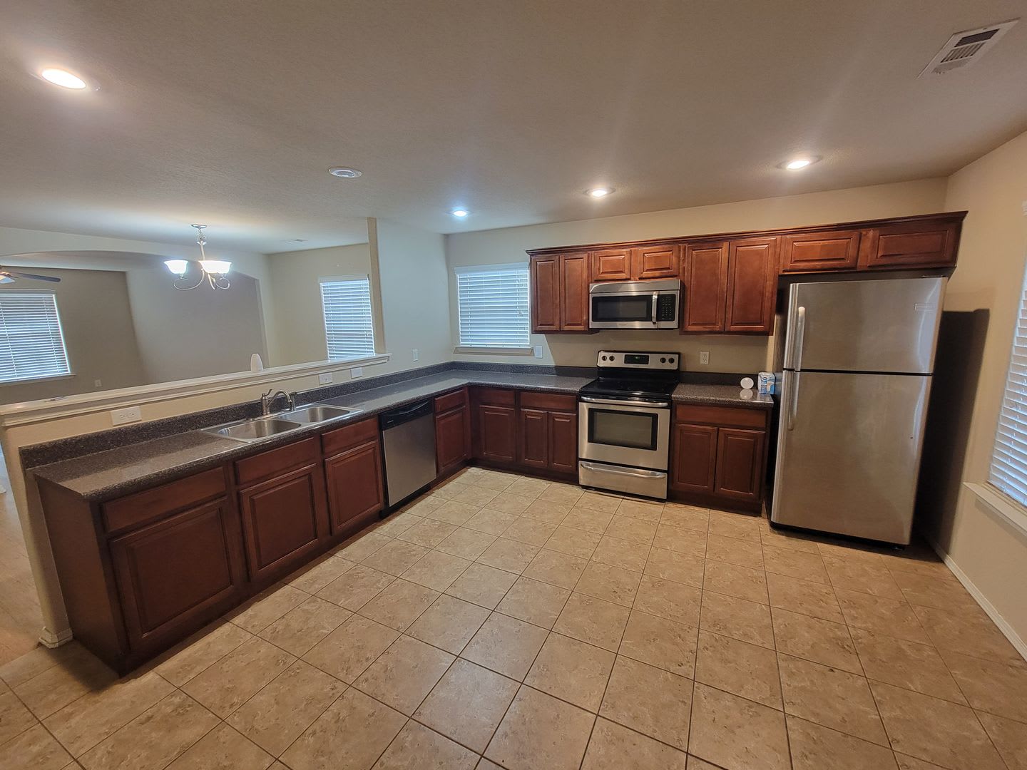Nice 3 bedroom 2 bath home – photo 5