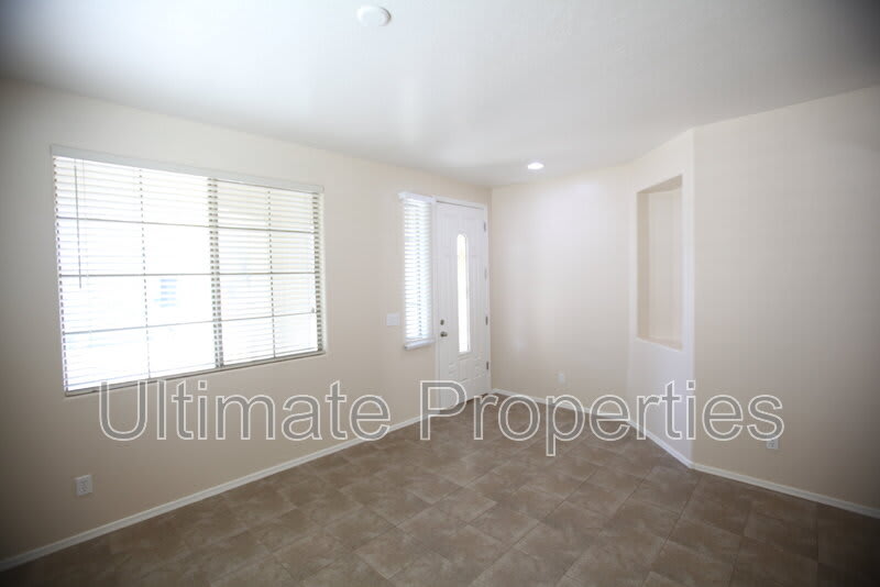 2230 W Oyer Ln – photo 5